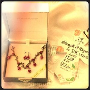 Worthington Roses necklace and earring set! ❤️🥰